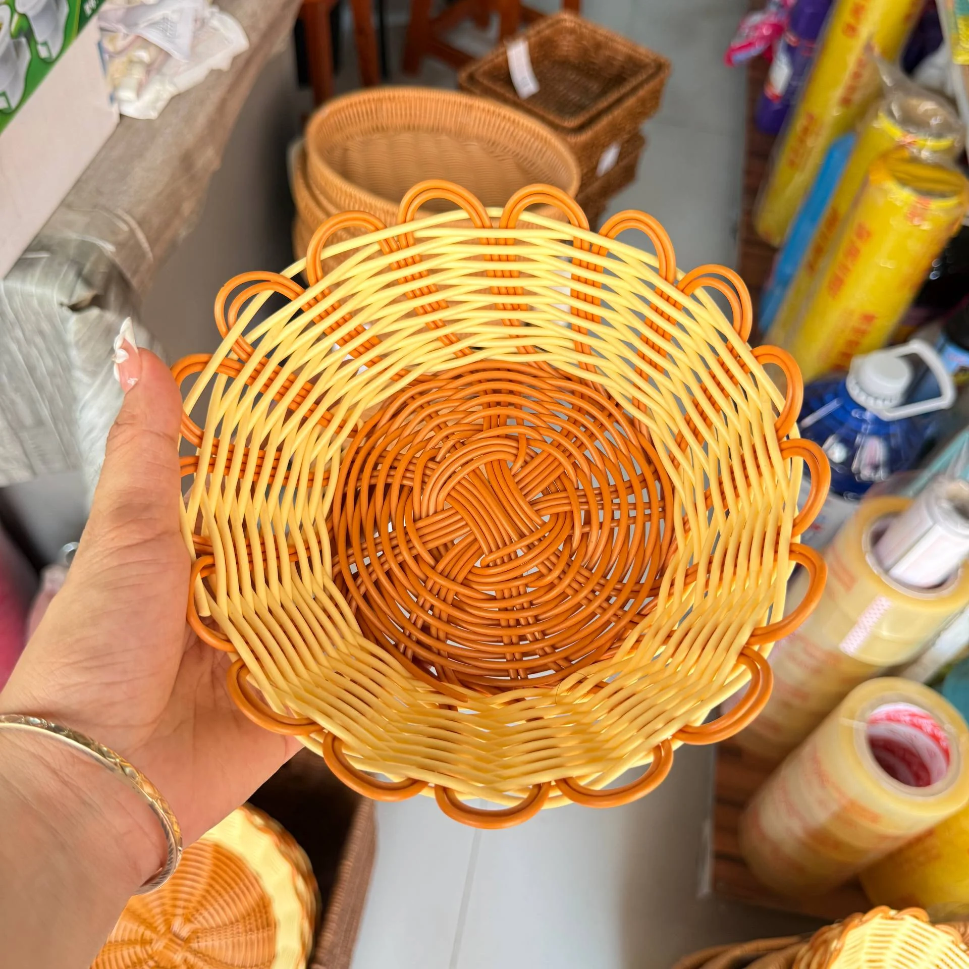 កញ្ច្រែងផ្តៅជ័រ កញ្រ្ចែងផ្លែឈើ - Plastic Woven Wood Basket - 水果盘